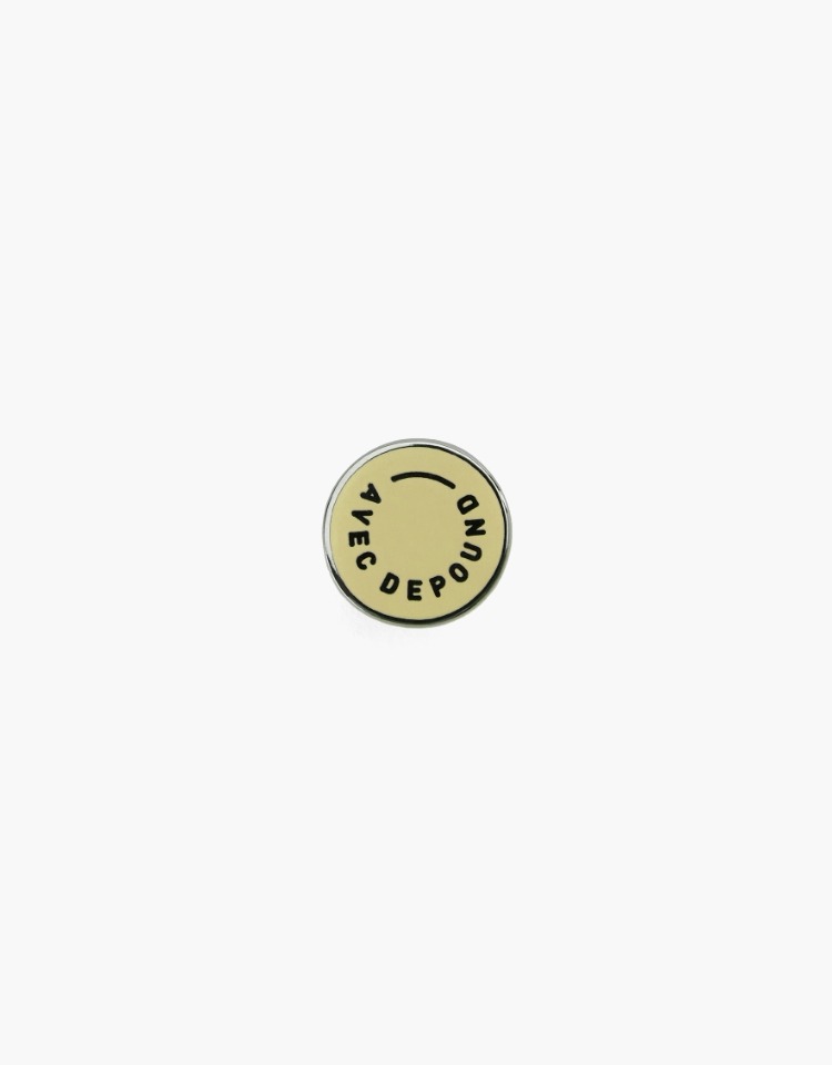 pin badge (beige)