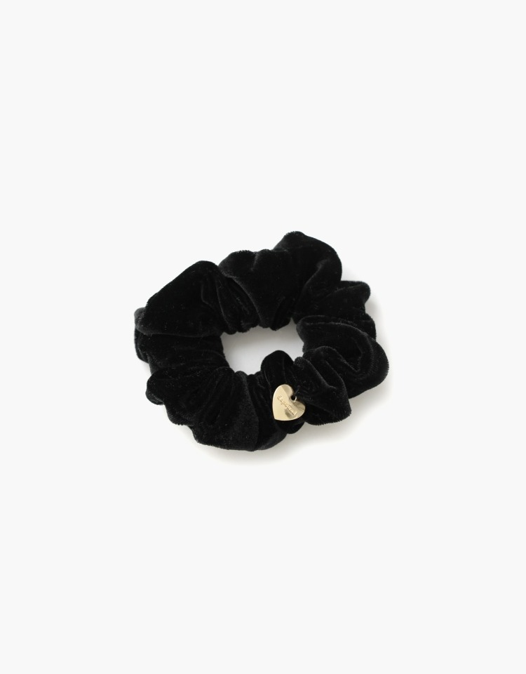 heart charm scrunchie - black velvet