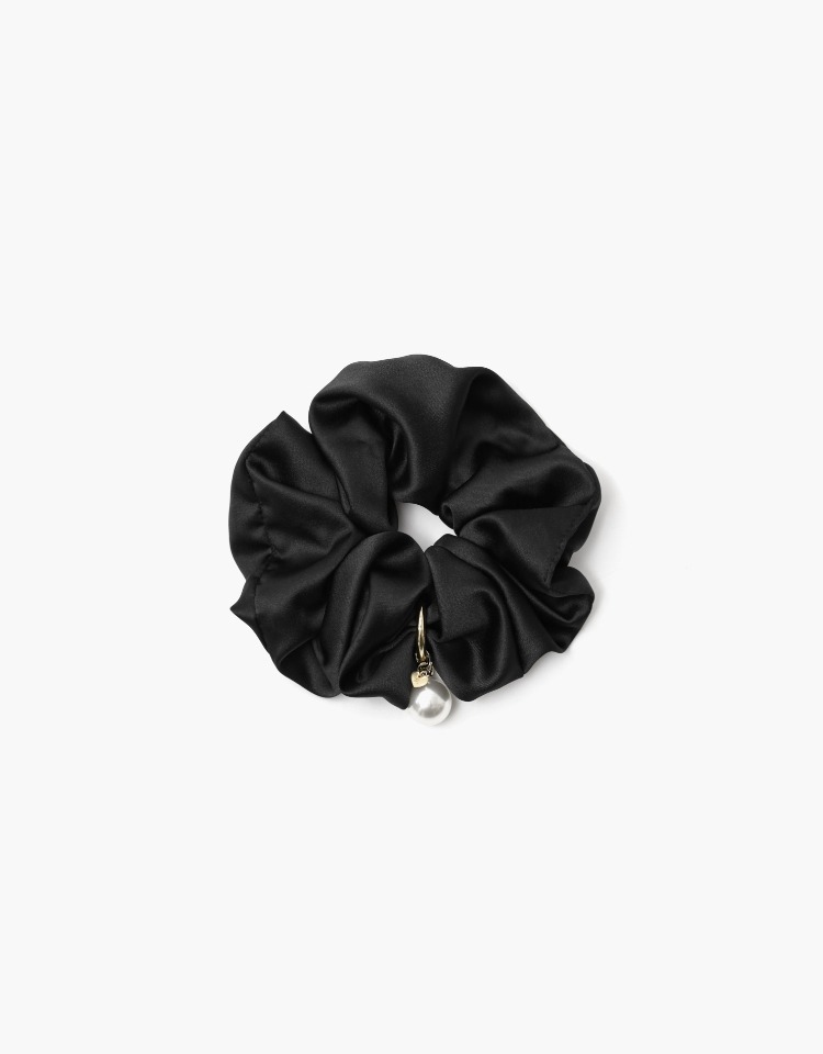 pearl charm scrunchie - black